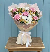 Букет цветов из:  Гвоздики, Орхидеи и Розы в Шохово