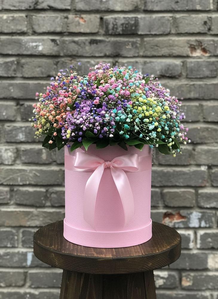 Цветочная композиция из Гипсофила и Розы в шляпной коробке в Шохово