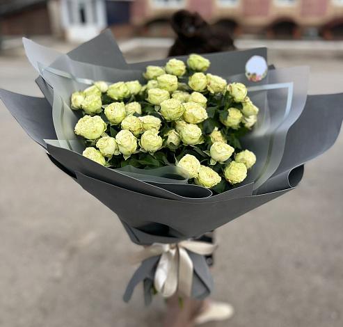 Букет Белые кустовые розы Солинеро в Шохово