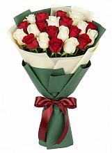 Букет Микс из красных и белых роз в Шохово