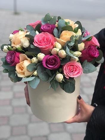 Цветочная композиция из Розы в шляпной коробке в Шохово