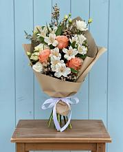 Букет цветов из:  Альстромерии, Лизиантусы, Розы и Хризантемы в Шохово