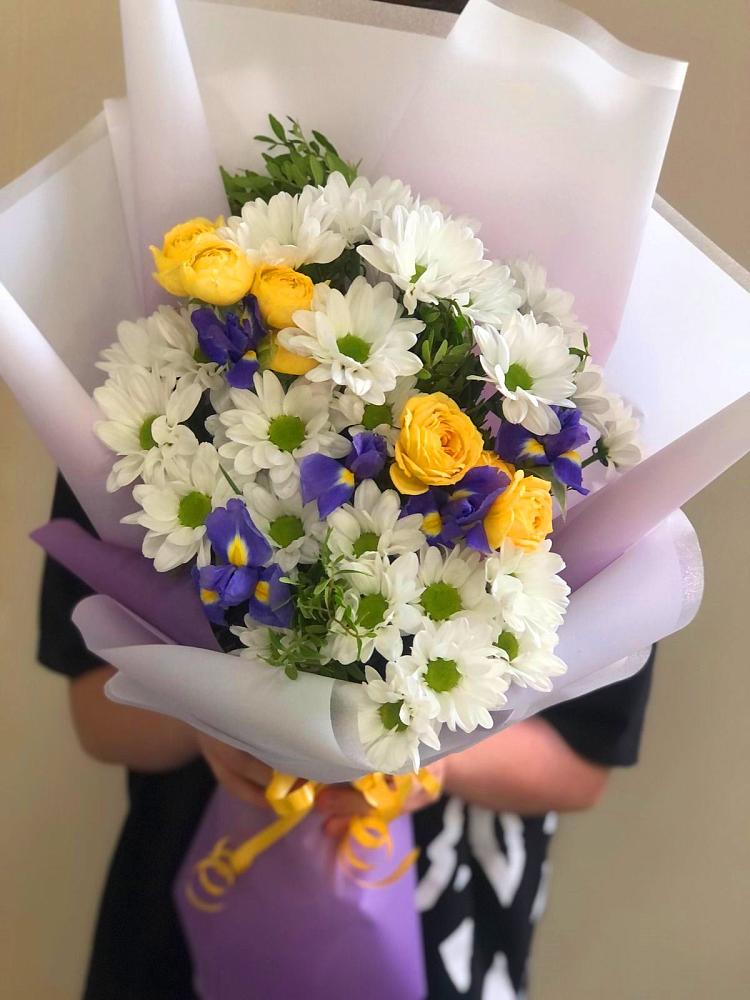 Букет цветов из: Ирисы, Хризантемы и Розы в Шохово