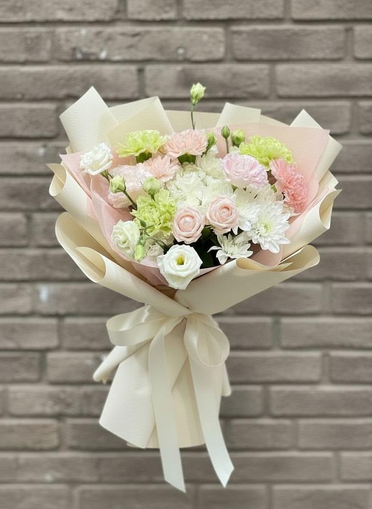 Букет цветов из: Гвоздики, Розы, Лизиантусы и Хризантемы в Шохово