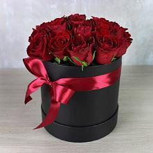 Цветочная композиция из Розы в шляпной коробке в Шохово