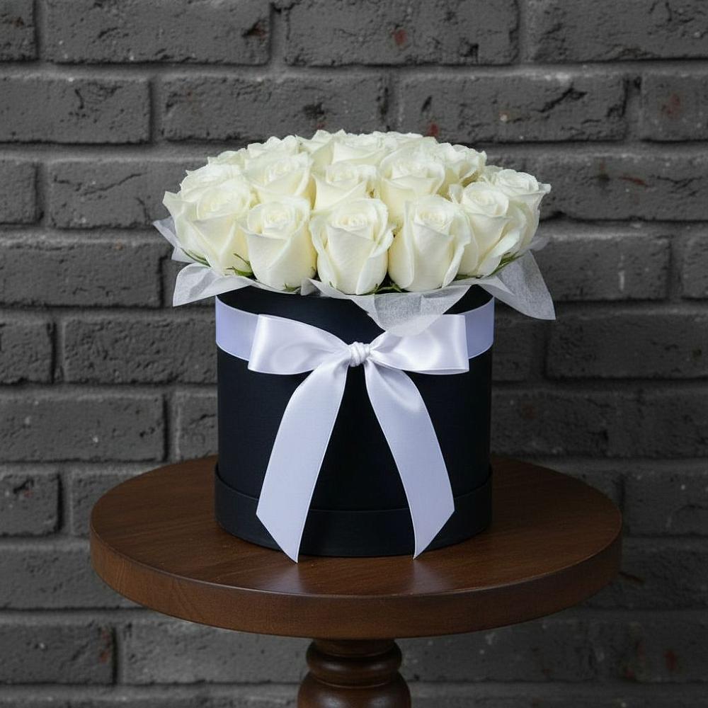 Цветочная композиция из Розы в шляпной коробке в Шохово